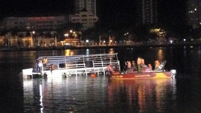 Tàu du lịch bị lật ở sông Hàn là tàu cá cũ cải hoán hoạt động 'chui' Ảnh 2