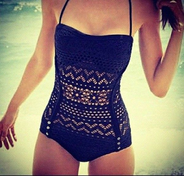 Áo hơi hai mảnh sexy đã quá đỗi quen thuộc với bạn gái, vậy còn đồ bơi một mảnh thì sao? Đừng nghĩ rằng loại áo tắm này sẽ giảm độ sexy của cơ thể bởi những chất liệu gợi cảm như ren, lưới sẽ chứng minh đồ bơi liền thân vẫn luôn có sức hấp dẫn kỳ lạ.
