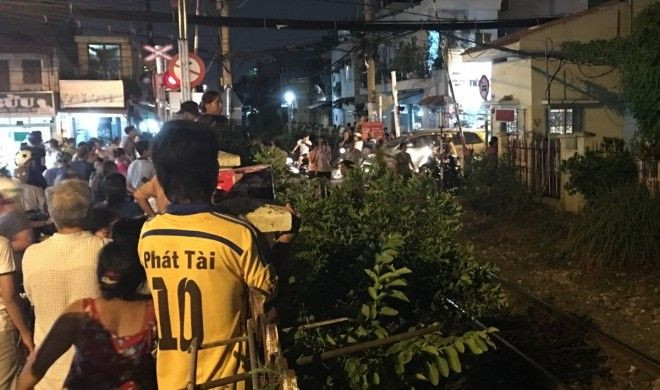 Giải cứu chốt trực xe lửa bị kẻ ngáo đá cầm dao cố thủ bên trong Ảnh 2