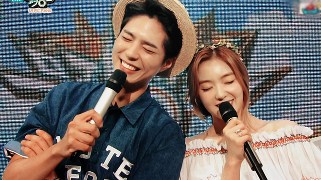 Diện đồ đôi như 'trai xinh gái đẹp' Bogum - Irene Ảnh 2