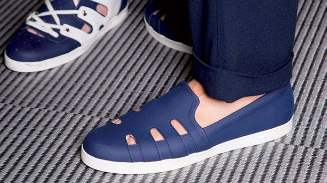 Phái đẹp đã chinh phục thế giới bằng… đôi giày nam nào? Ảnh 2