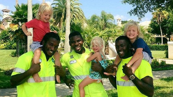 Tình bạn diệu kỳ giữa 3 em bé sinh ba và những công nhân quét rác Ảnh 2