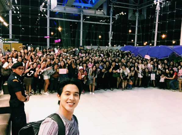 James Jirayu rất thân thiện với fan và luôn giữ hình tượng hoàn hảo trong mắt họ.