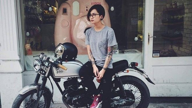 Hết hoa, hết lá, tín đồ thời trang chụp streetstyle với concept… 'xe cộ' Ảnh 2