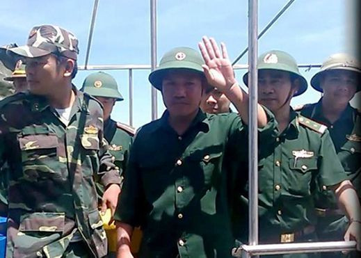 Thiếu tá phi công Su-30 trở về cảng Cửa Lò an toàn Ảnh 2