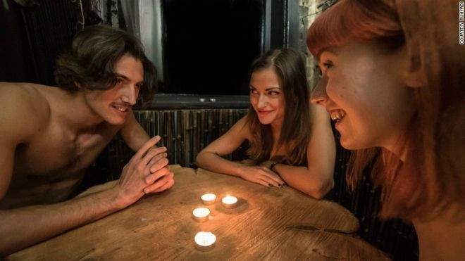 Mới mở cửa, nhà hàng khỏa thân đã kín lịch đặt chỗ Ảnh 2