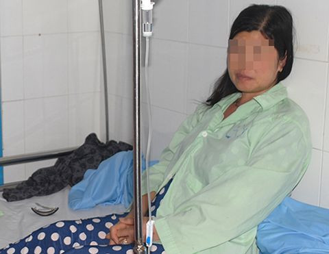 Ăn bánh mì tiệm tạp hóa, 30 người ngộ độc và một cô gái tử vong Ảnh 2