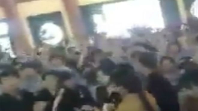 Clip: Hàng trăm bạn trẻ bật nhạc sàn, nhảy múa trong chùa Ảnh 2