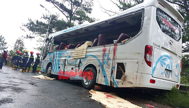 Xe khách tông nhau trên đèo Prenn, 7 người chết Ảnh 2