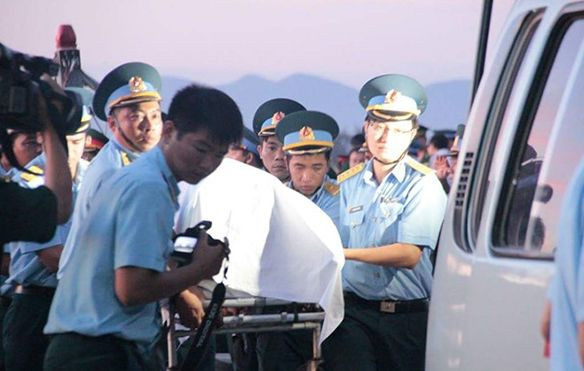Liệt sỹ phi công Trần Quang Khải được truy điệu ở Nghệ An trước khi di quan về Bắc Giang Ảnh 2