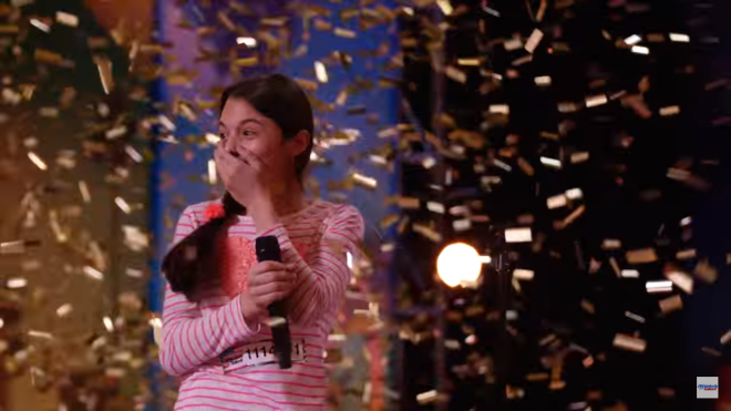 Bạn sẽ phải 'nổi gai ốc' trước giọng hát quá đỉnh của cô bé 13 tuổi này! Ảnh 2