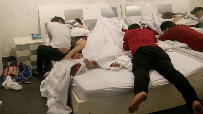 Bắt quả tang hàng trăm trai gái 'phê' thuốc nằm la liệt trong 9 khách sạn Ảnh 2