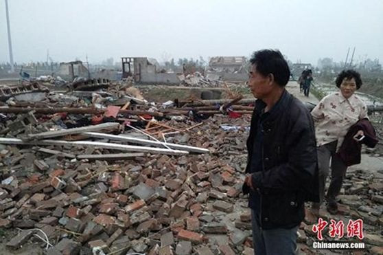 Vòi rồng quét qua thành phố Trung Quốc, 51 người chết Ảnh 2