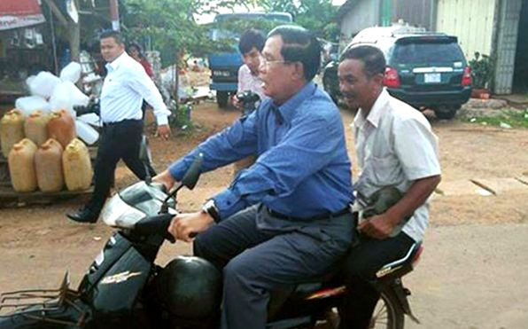 Thủ tướng Campuchia Hun Sen nói gì sau khi bị phạt lỗi không đội mũ bảo hiểm? Ảnh 2