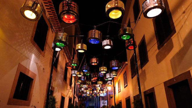 Mê mẩn con phố lung linh ánh đèn từ 133 lồng giặt cũ Ảnh 2