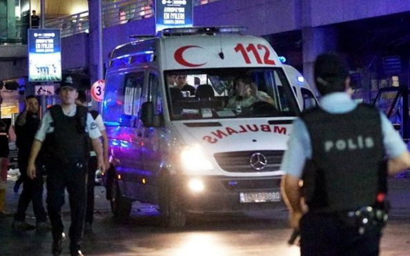 Đánh bom liều chết ở sân bay Thổ Nhĩ Kỳ, 31 người chết Ảnh 2