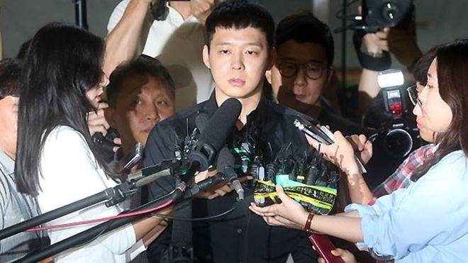 HOT: Hình ảnh đầu tiên Yoochun đến phối hợp điều tra với cảnh sát! Ảnh 2