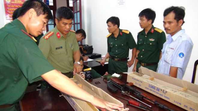 Lô hàng 'vũ khí quân dụng' trên xe khách là mô hình học cụ Ảnh 2