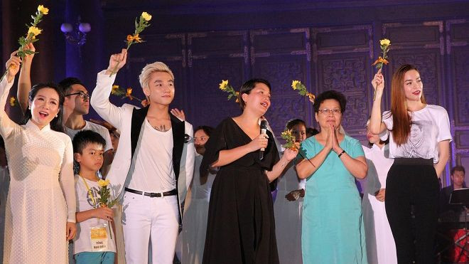 Sơn Tùng M-TP trình diễn dưới chân ngôi chùa lớn nhất Việt Nam Ảnh 2