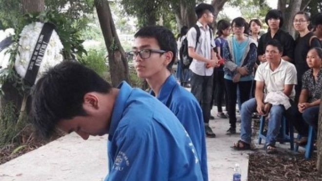 Tang thương phủ khắp cộng đồng Facebook của ĐH Ngoại thương Ảnh 2