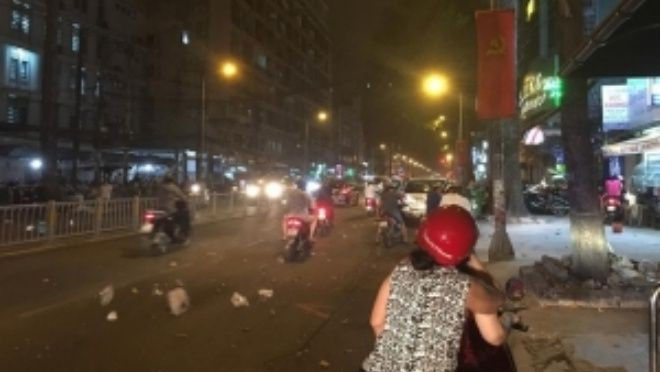 Giông lốc bất ngờ xuất hiện lúc nửa đêm ở Sài Gòn Ảnh 2