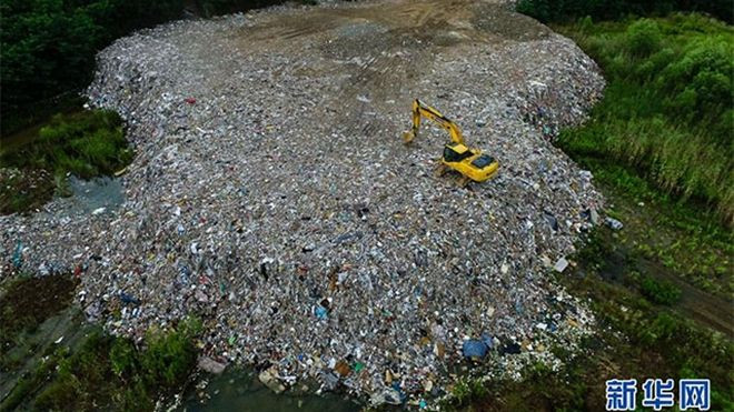 Kinh hoàng 20.000 tấn rác đổ sát mép hồ cấp nước sạch ở Giang Tô Ảnh 2