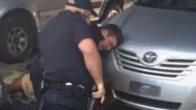 Khoảnh khắc kinh hoàng khi cảnh sát đấu súng với kẻ bắn tỉa ở Mỹ Ảnh 2