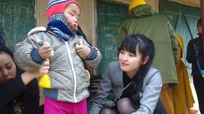 Cảm động chuyện 9X Lào Cai chăm sóc bé 14 tháng tuổi nặng 3,5kg như con ruột Ảnh 2