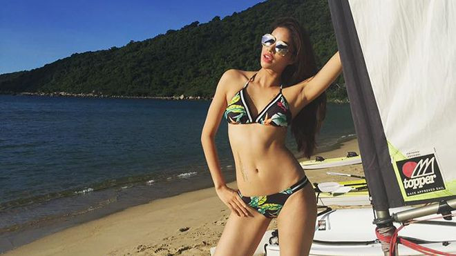 'Bỏng mắt' trước đường cong nuột nà chuẩn-không-cần-chỉnh của Phạm Hương Ảnh 2