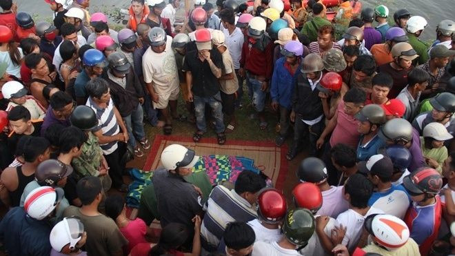 Thi thể hai cha con chết đuối ôm nhau dưới đáy hồ Ảnh 2