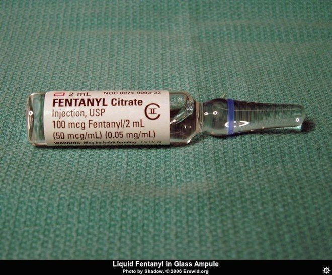 Một chai chứa dung dịch fentanyl. Ảnh: AP.