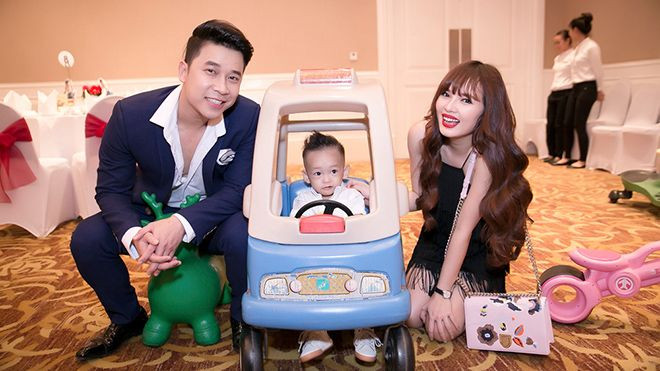 Lê Hoàng (The Men) làm tiệc thôi nôi hoành tráng cho con trai đầu lòng Ảnh 2