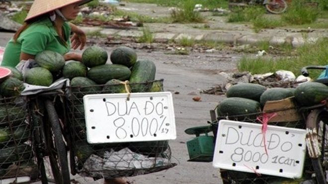 'Luật ngầm' của dân buôn hoa quả vỉa hè Ảnh 2