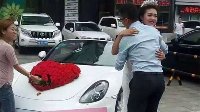 Hot girl bên siêu xe chờ đợi cái ôm của người thứ 999 sẽ cưới làm chồng Ảnh 2