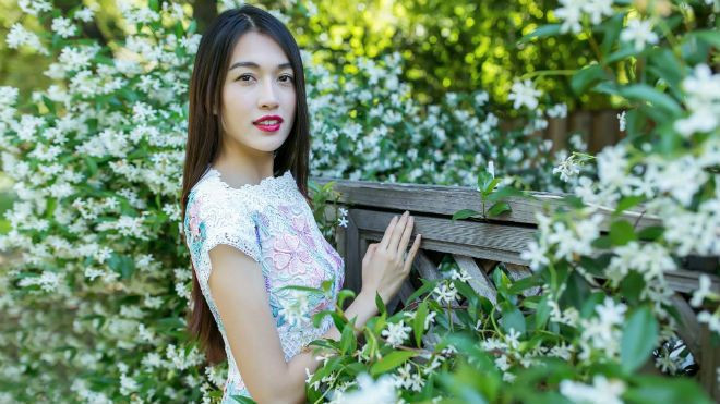 Lệ Hằng gợi cảm hút hồn với đầm cúp ngực sâu của Adrian Anh Tuấn Ảnh 2