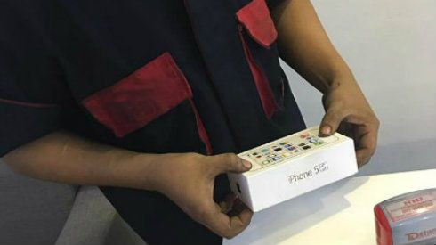 Xúc động câu chuyện chồng đi làm dành dụm 2 tháng lương mua iPhone 5s tặng vợ Ảnh 2