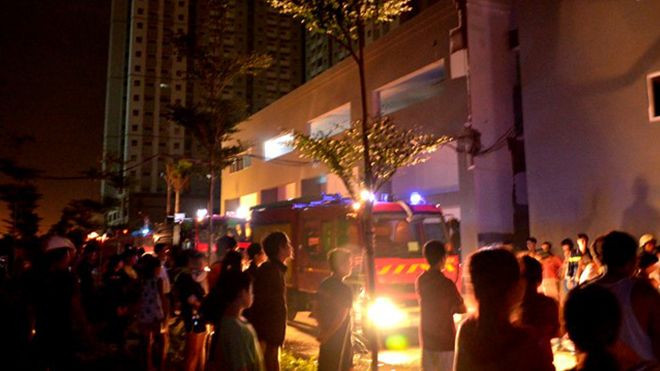 Chung cư ở Sài Gòn bốc cháy, hàng trăm người tháo chạy Ảnh 2