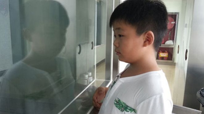 Cậu bé 8 tuổi tăng 11 kg trong một tháng để cứu bố Ảnh 2