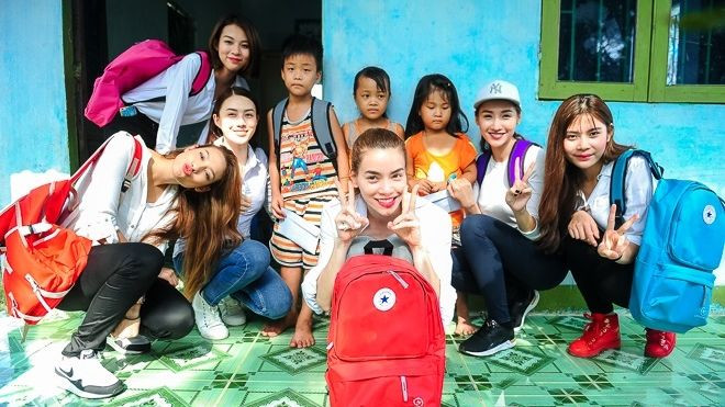Không ngại nắng nóng, Hồ Ngọc Hà và team The Face hết mình tham gia từ thiện Ảnh 2