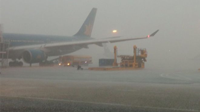 Đường băng sân bay Tân Sơn Nhất bị sét đánh hỏng nặng Ảnh 2