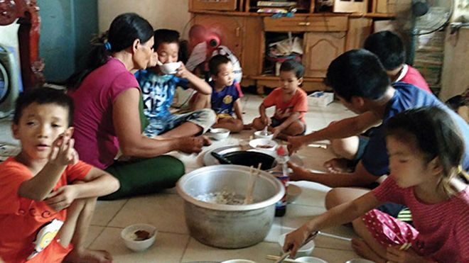 Bà mẹ 48 tuổi ở Hà Nội sinh 14 đứa con và gọi tên… theo số Ảnh 2