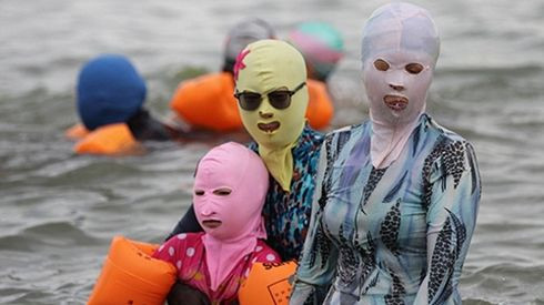 Cách chống cháy nắng gây ám ảnh nhất của các chị em là đây Ảnh 2