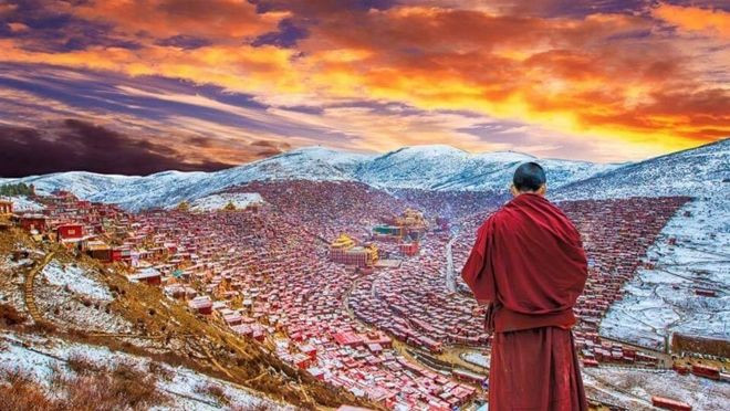 Trung Quốc tiến hành phá dỡ Học viện Phật giáo lớn nhất hành tinh Larung Gar Ảnh 2