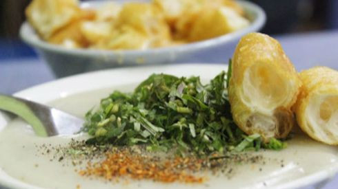 Ghé chợ Nghĩa Tân ăn vặt no căng bụng cũng chỉ tốn 30 nghìn đồng Ảnh 2