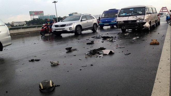 Chiếc mũ bảo hiểm gây tai nạn liên hoàn ở Sài Gòn Ảnh 2