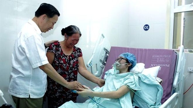 Người mẹ từ chối điều trị ung thư để dành sự sống cho con đã qua đời Ảnh 2