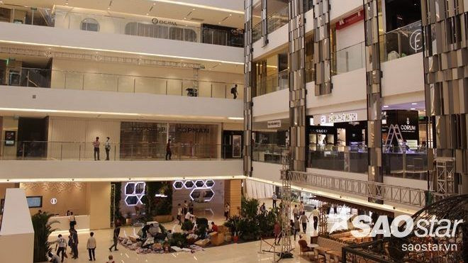 Bên trong trung tâm mua sắm lộng lẫy nhất Sài Gòn trước ngày mở cửa Ảnh 2