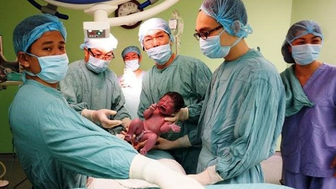 Bé gái đầu tiên ở Huế chào đời bằng phương pháp mang thai hộ Ảnh 2