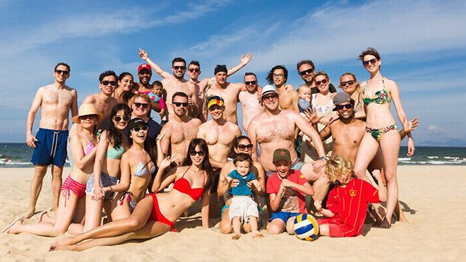 Siêu mẫu Hà Anh khoe đường cong gợi cảm, quậy tưng bừng cùng bạn bè trước ngày cưới Ảnh 2