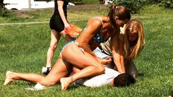 Hài hước: Tên trộm đi 'tác nghiệp' đụng phải nữ cảnh sát siêu hot Ảnh 2